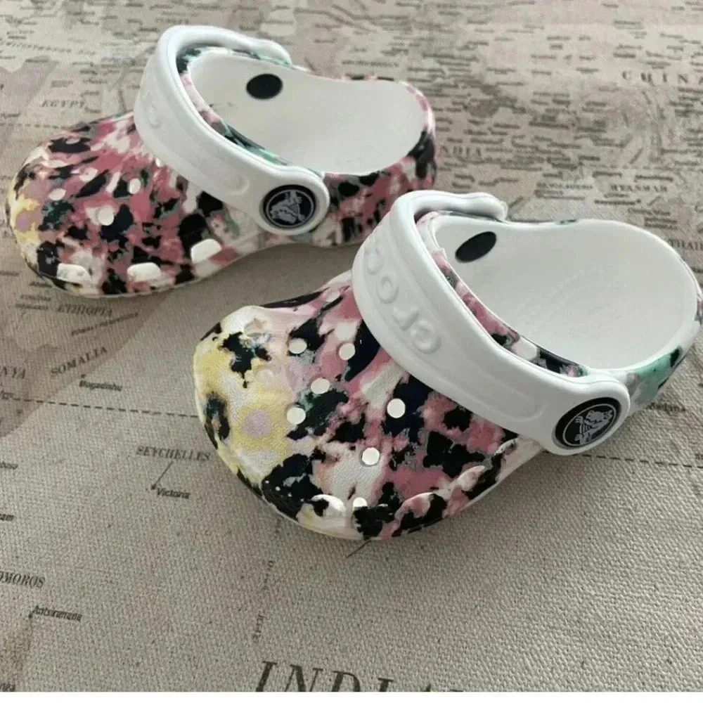 Crocs Classic Tie Dye Mania Clog
Size 4